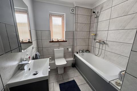 1 Clos Gwyn, Tumble, Llanelli, SA14 6AJ