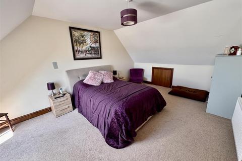 1 Clos Gwyn, Tumble, Llanelli, SA14 6AJ