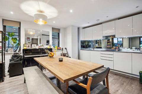 2 bedroom flat for sale, Spring Grove, London W4