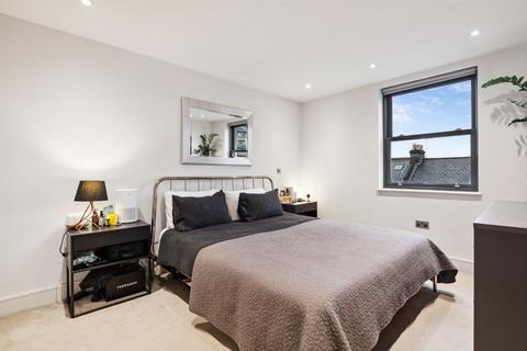 2 bedroom flat for sale, Spring Grove, London W4