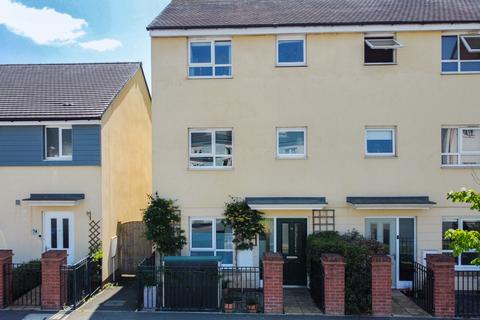 4 bedroom end of terrace house for sale, Tillhouse Road, Cranbrook