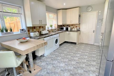 2 bedroom detached bungalow for sale, Fawley Road, Hythe