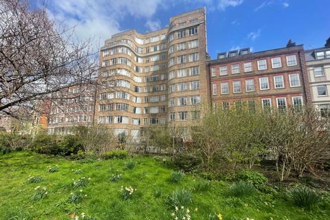 1 bedroom flat for sale, Flat 28 Florin Court, 6-9 Charterhouse Square, Barbican, London, EC1M 6ET
