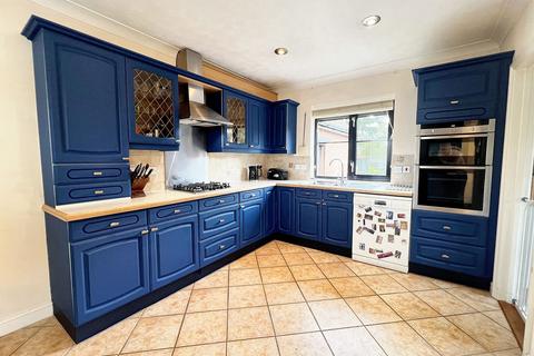 5 bedroom detached house for sale, Simpson Road, Milton Keynes MK7