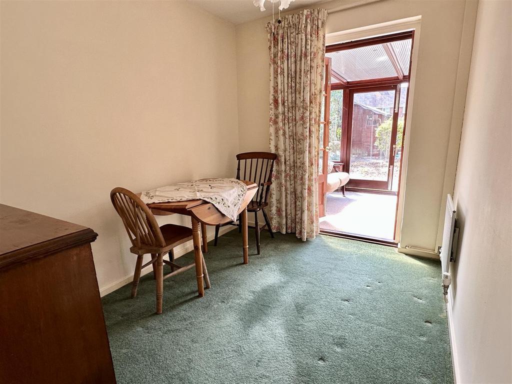 Dining/bed 2