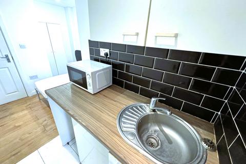 Studio to rent, Ilford Lane, Ilford IG1