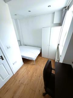 Studio to rent, Ilford Lane, Ilford IG1