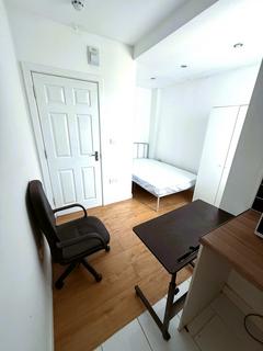 Studio to rent, Ilford Lane, Ilford IG1