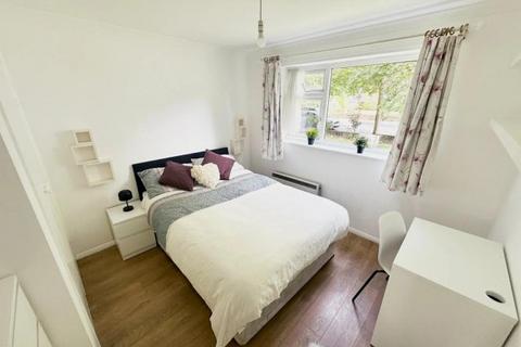 3 bedroom flat to rent, Lovelace Road