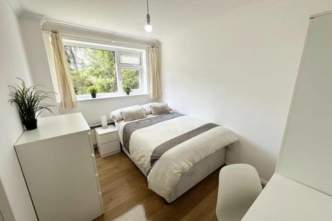 3 bedroom flat to rent, Lovelace Road