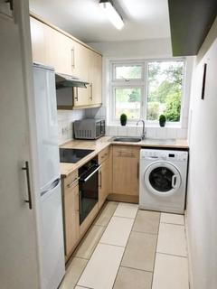 3 bedroom flat to rent, Lovelace Road