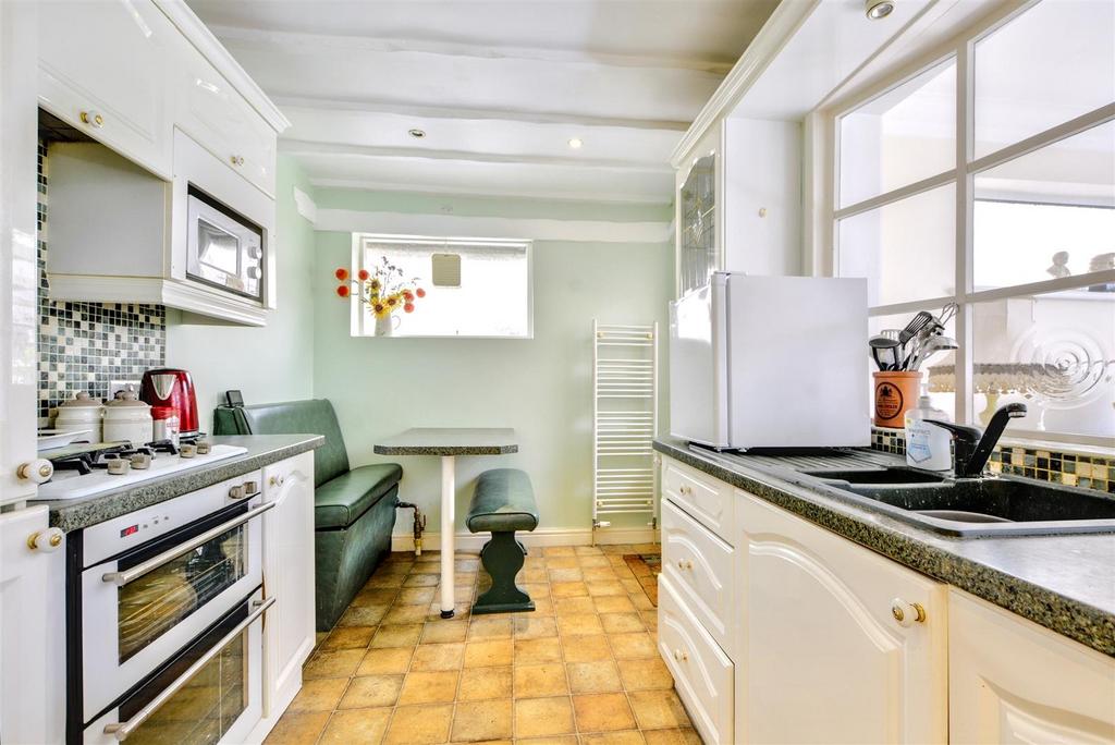 Kitchen 3.jpeg