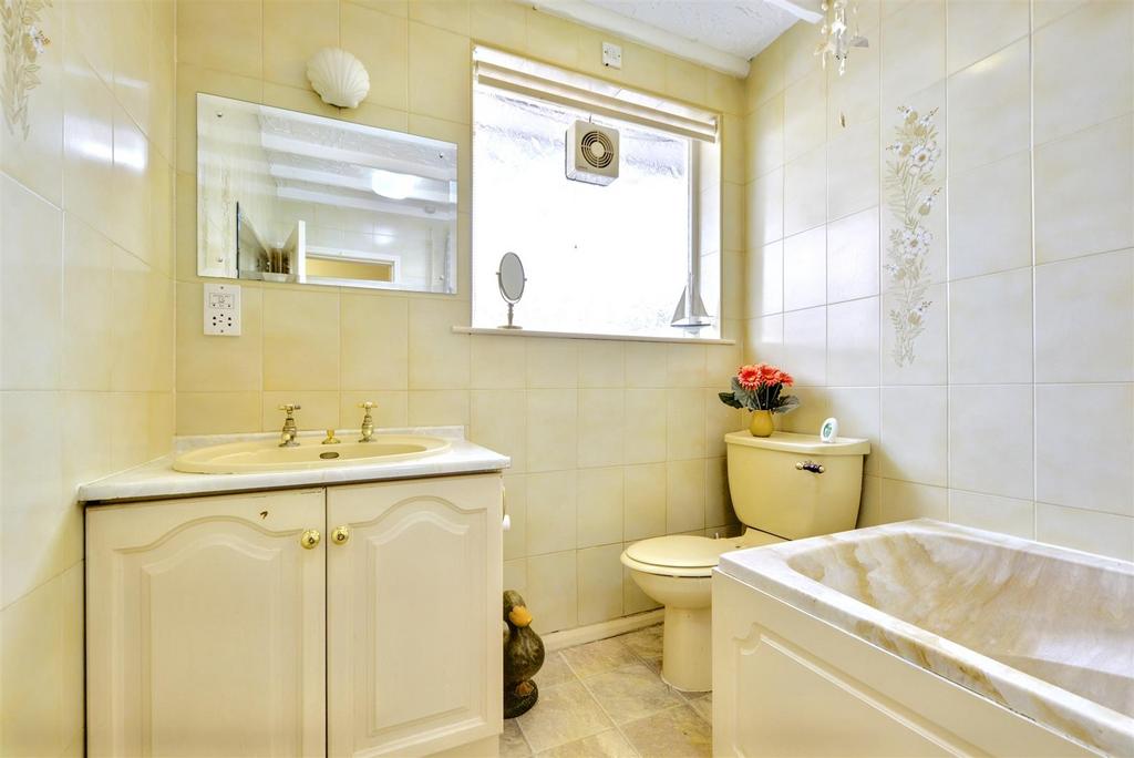 Bathroom 1.jpeg