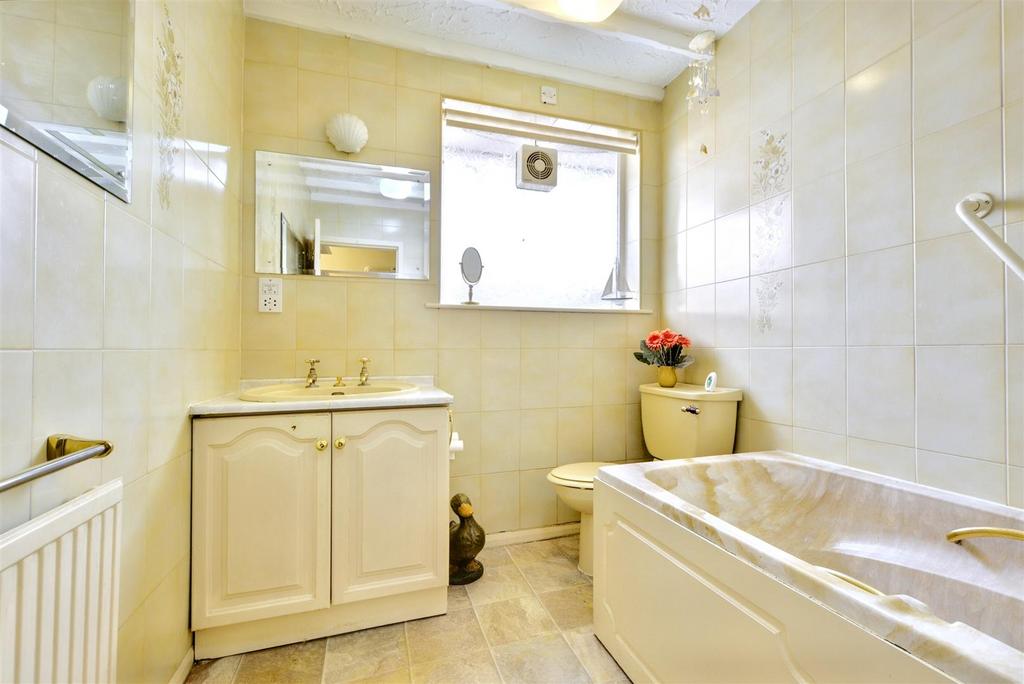 Bathroom 2.jpeg