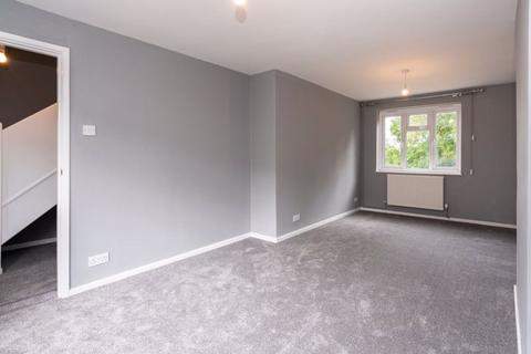 2 bedroom semi-detached house to rent, Park Close, Markyate, AL3