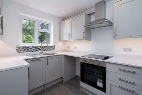 2 bedroom semi-detached house to rent, Park Close, Markyate, AL3