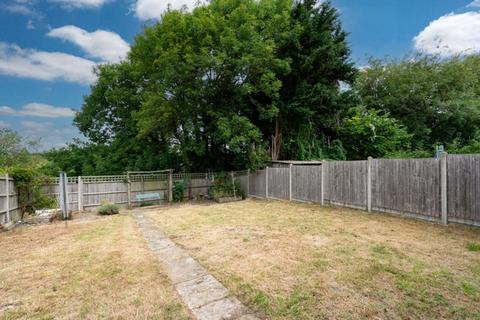 2 bedroom semi-detached house to rent, Park Close, Markyate, AL3