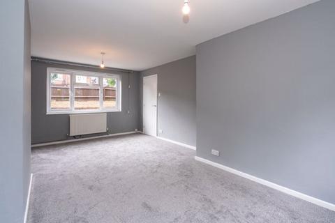 2 bedroom semi-detached house to rent, Park Close, Markyate, AL3