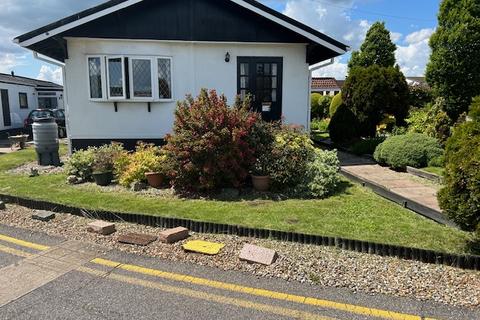 2 bedroom mobile home for sale, Lower Dunton Road, Dunton, Brentwood, Essex