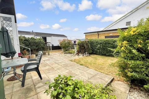 2 bedroom mobile home for sale, Lower Dunton Road, Dunton, Brentwood, Essex