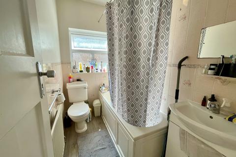 2 bedroom semi-detached house for sale, Stanford Road, Luton, Bedfordshire, LU2 0PY