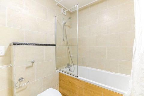 2 bedroom flat to rent, Parkgate Road, Battersea Park, SW11