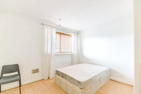 2 bedroom flat to rent, Parkgate Road, Battersea Park, SW11