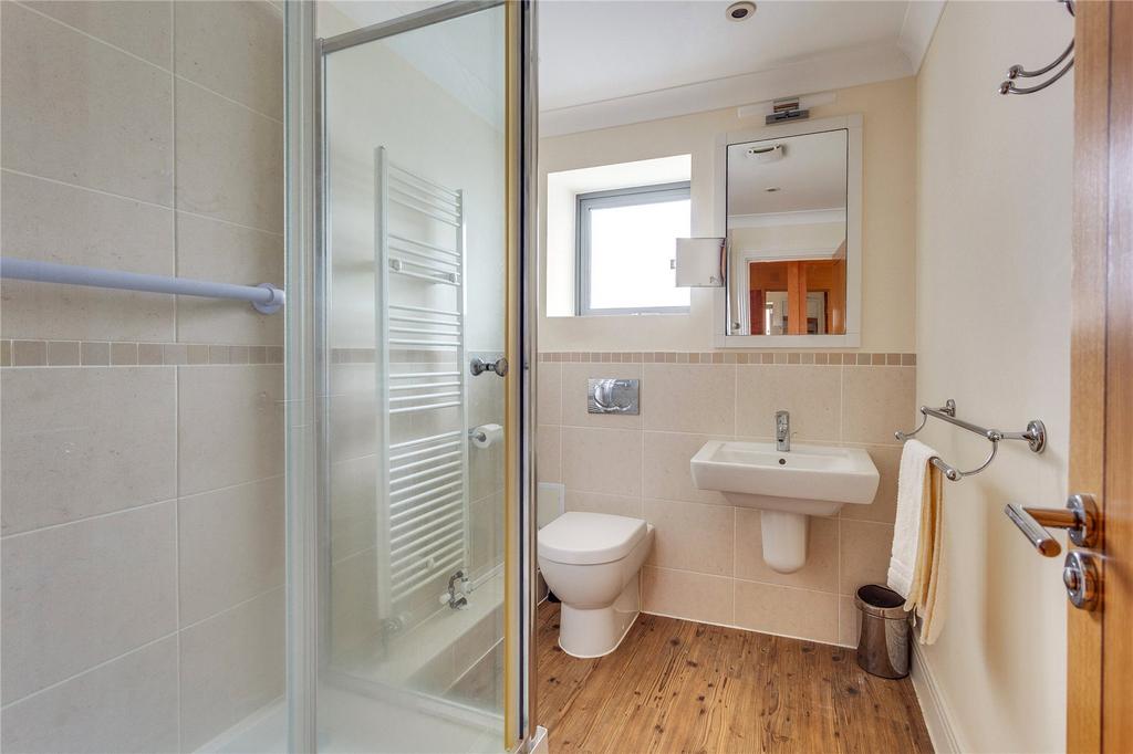 Separate Shower Room