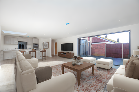 2a Edenside Drive, Attleborough, NR17 2EL