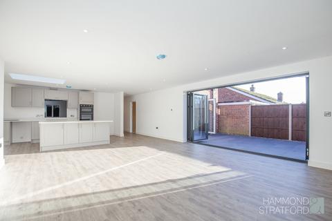 2a Edenside Drive, Attleborough, NR17 2EL