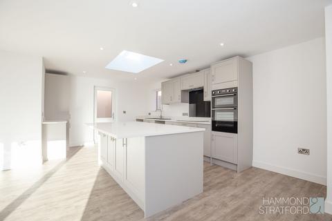2a Edenside Drive, Attleborough, NR17 2EL