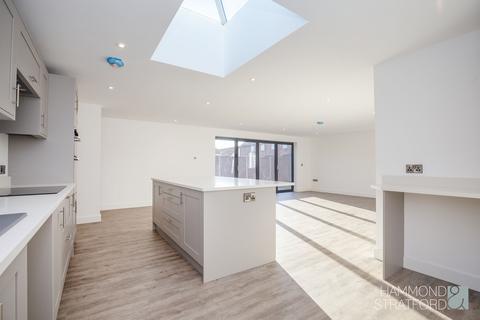 2a Edenside Drive, Attleborough, NR17 2EL