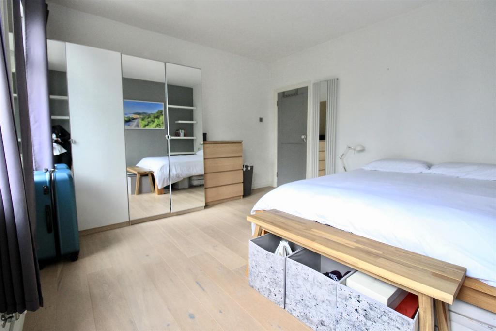 Master Bedroom..jpg