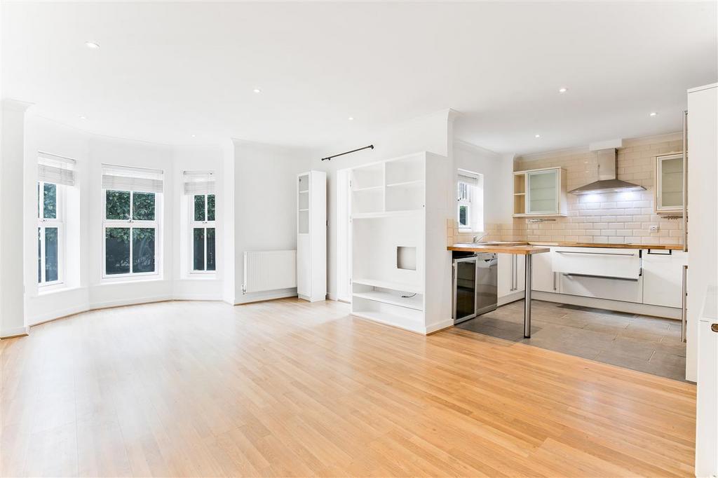 Northpoint Square, London 2 bed flat for sale - £600,000