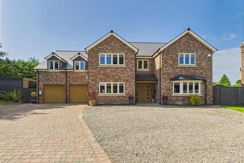Copper Beech Close, Swanland