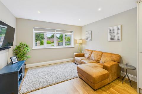 17 Copper Beech Close, Swanland, North Ferriby, HU14 3LR