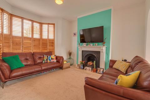 328 Central Avenue, Southend-on-sea, SS2 4EG