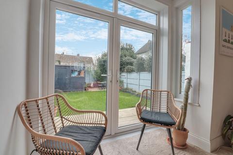 328 Central Avenue, Southend-on-sea, SS2 4EG