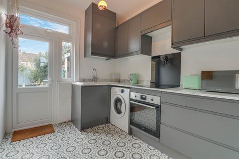 328 Central Avenue, Southend-on-sea, SS2 4EG