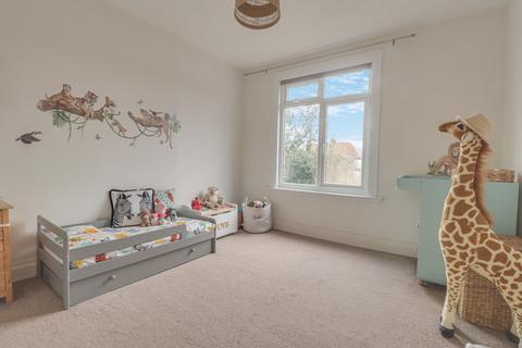 328 Central Avenue, Southend-on-sea, SS2 4EG