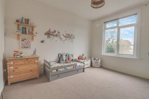 328 Central Avenue, Southend-on-sea, SS2 4EG