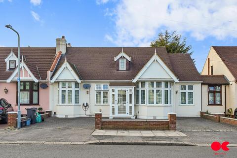 4 bedroom semi-detached bungalow for sale, Trenance Gardens, Ilford IG3