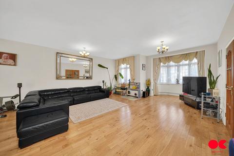 4 bedroom semi-detached bungalow for sale, Trenance Gardens, Ilford IG3