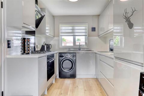 1 bedroom flat to rent, Newhall Court, Waltham Abbey EN9