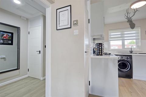 1 bedroom flat to rent, Newhall Court, Waltham Abbey EN9