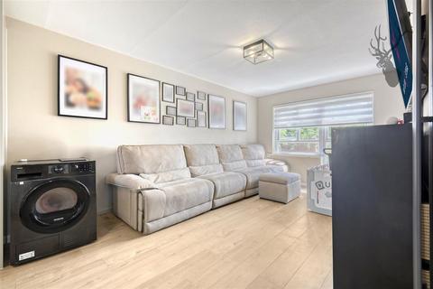 1 bedroom flat to rent, Newhall Court, Waltham Abbey EN9