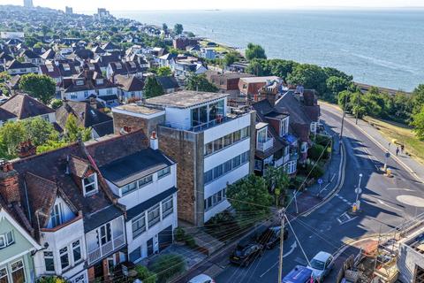3 bedroom flat for sale, Woodfield Road, Leigh-On-Sea