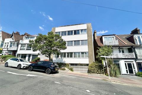 3 bedroom flat for sale, Woodfield Road, Leigh-On-Sea