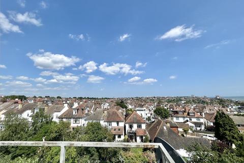 3 bedroom flat for sale, Woodfield Road, Leigh-On-Sea