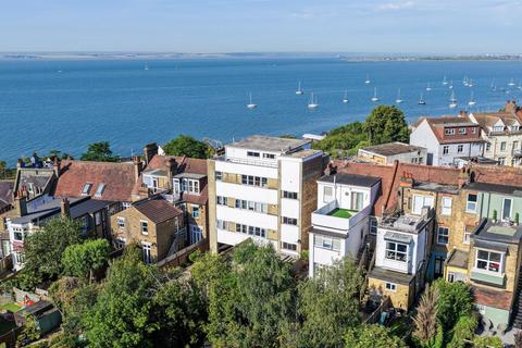 3 bedroom flat for sale, Woodfield Road, Leigh-On-Sea